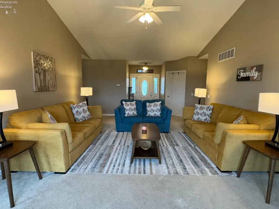 15 Foxrun Drive, Fremont, OH 43420 - #3