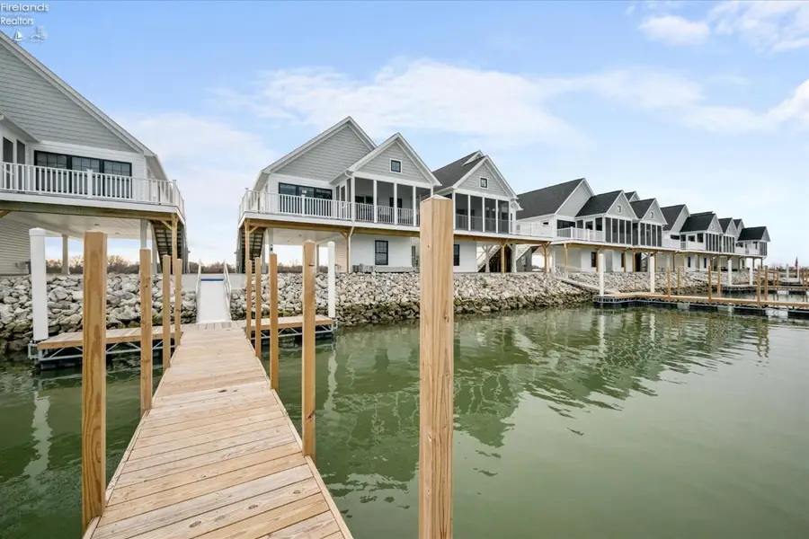 545 W Lakeshore Drive #10, Port Clinton, OH 43452 - #2
