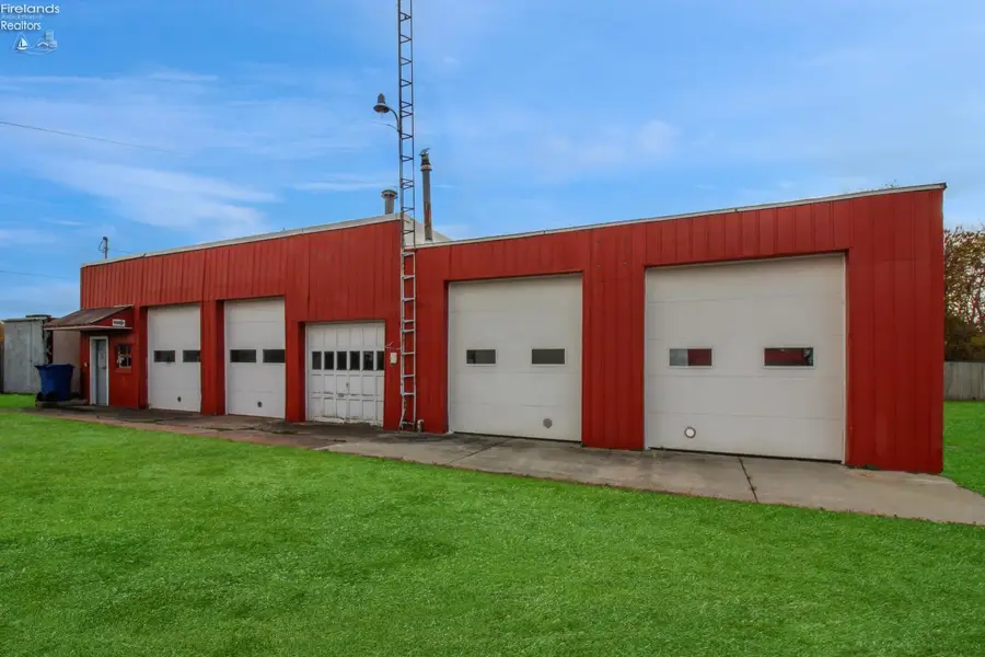 1344 W Lakeshore Drive, Port Clinton, OH 43452 - #2