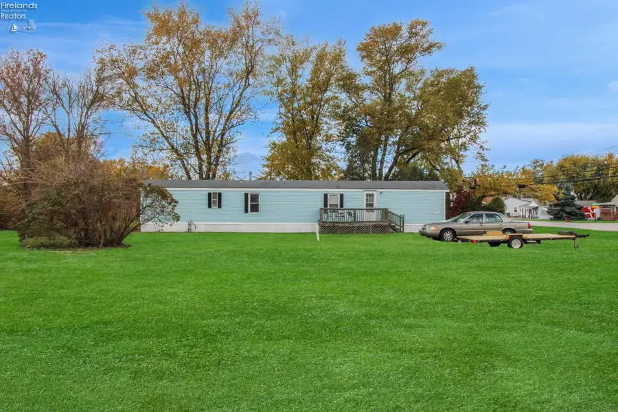 1344 W Lakeshore Drive, Port Clinton, OH 43452 - #3