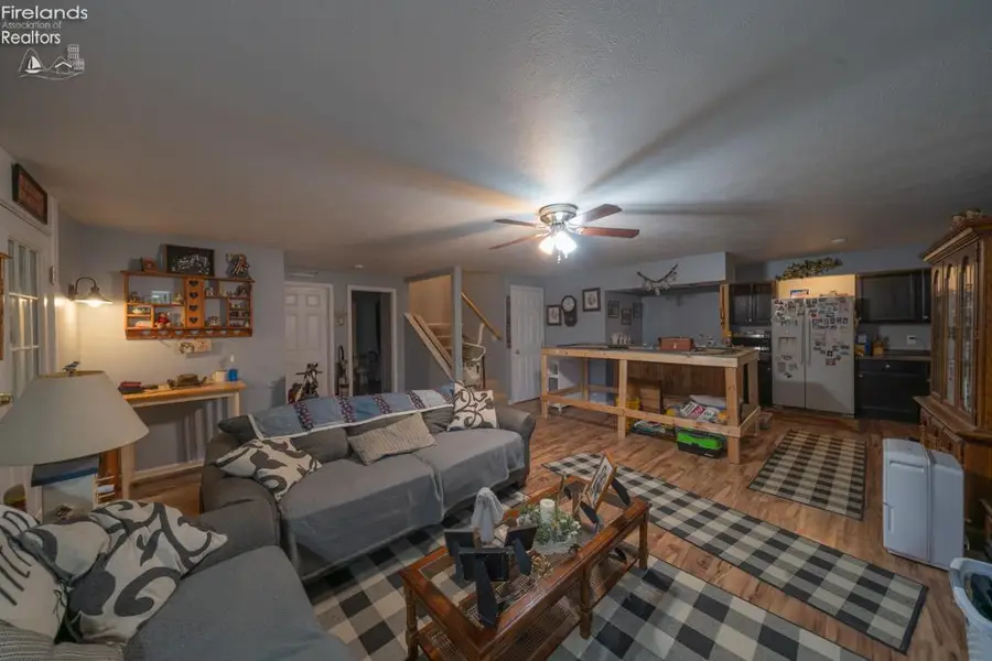 231 Highland, Bellevue, OH 44811 - #2