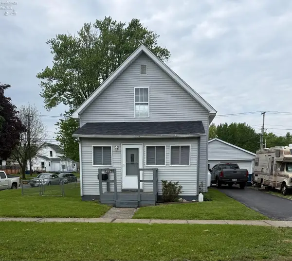 1322 Moore Street, Fremont, OH 43420