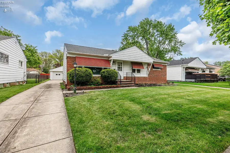 6833 Maplewood Road, Parma, OH 44130 - #2