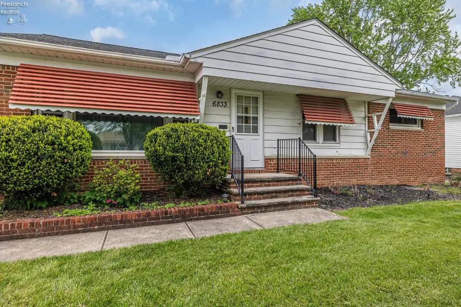 6833 Maplewood Road, Parma, OH 44130 - #3