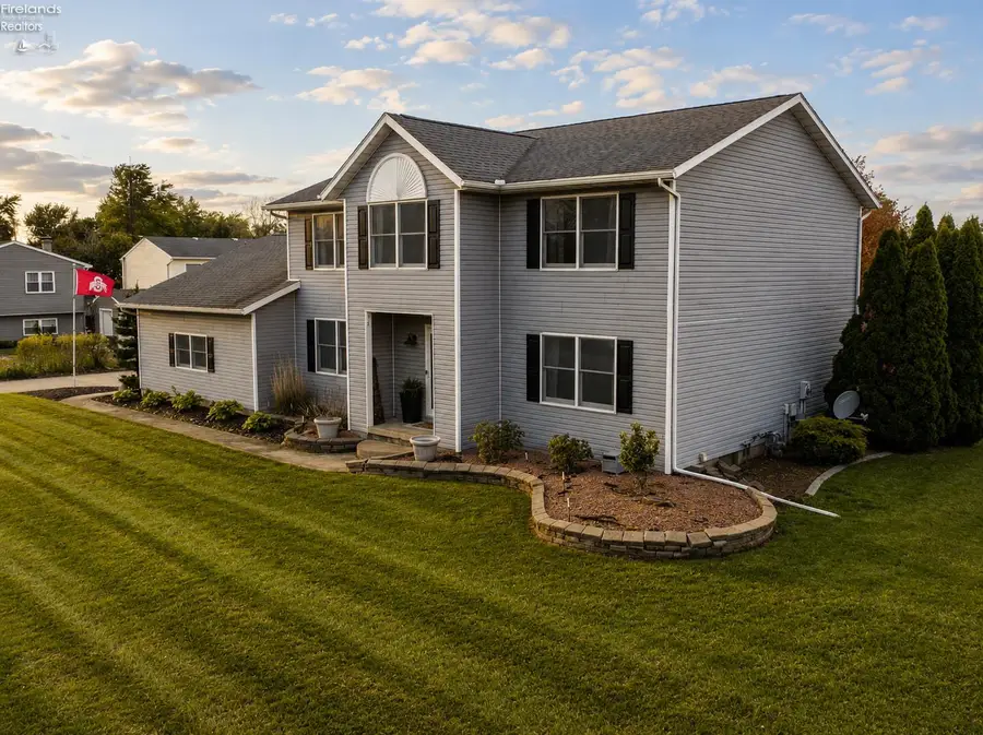 715 Valleyview Drive, Bellevue, OH 44811 - #2