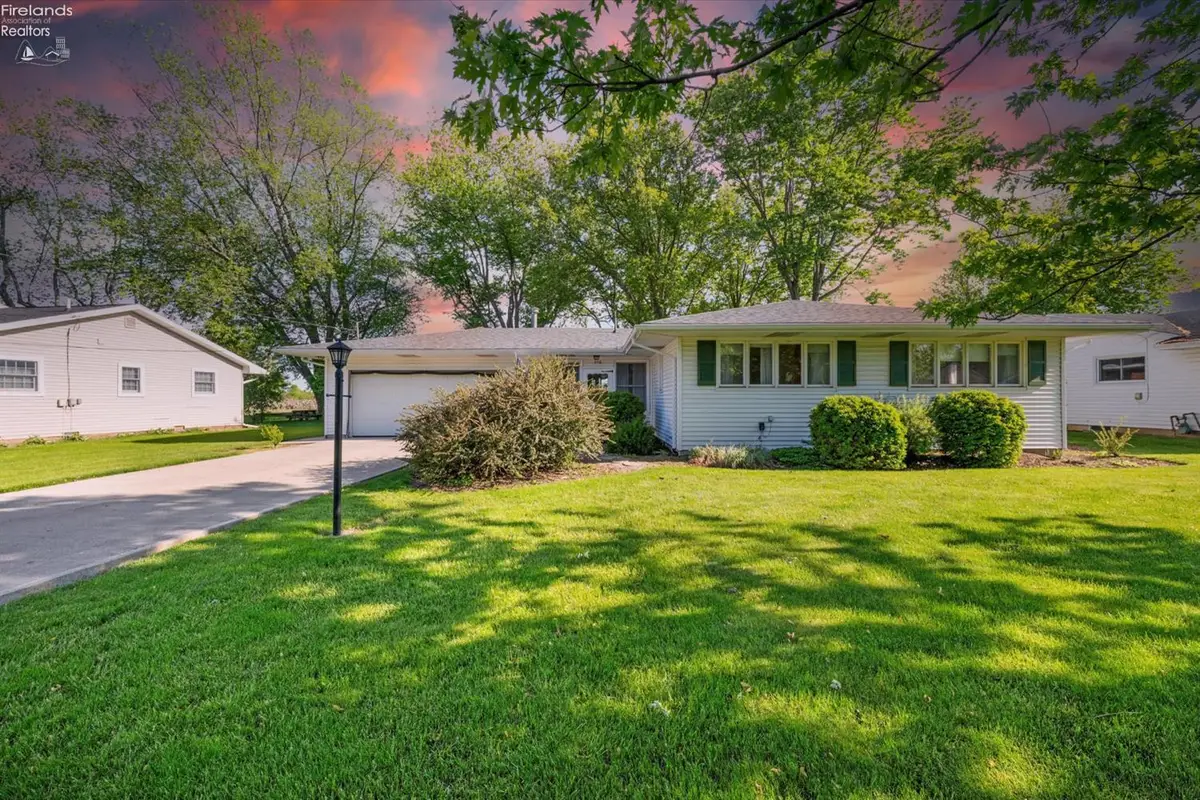 216 E 11th Street, Port Clinton, OH 43452 - #1