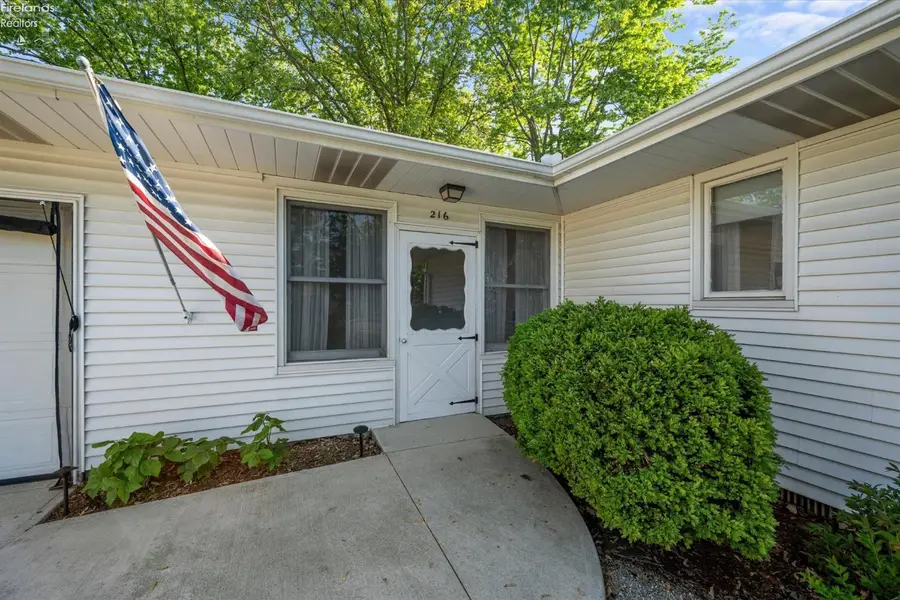 216 E 11th Street, Port Clinton, OH 43452 - #3