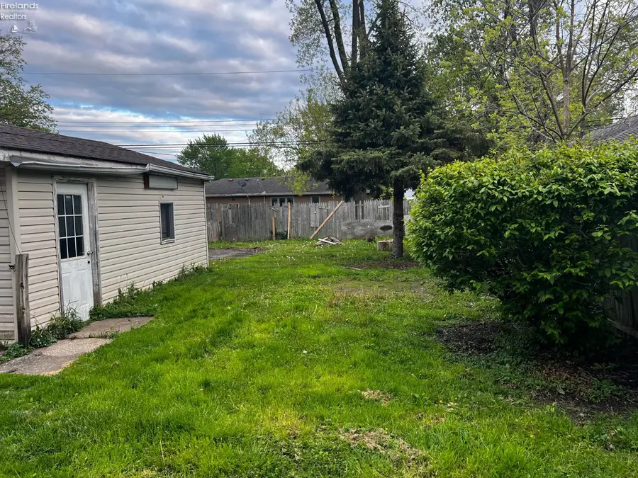 3162 Lincoln Street, Lorain, OH 44052 - #2