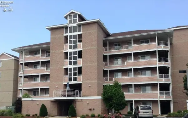 31 Marina Point Drive, Sandusky, OH 44870