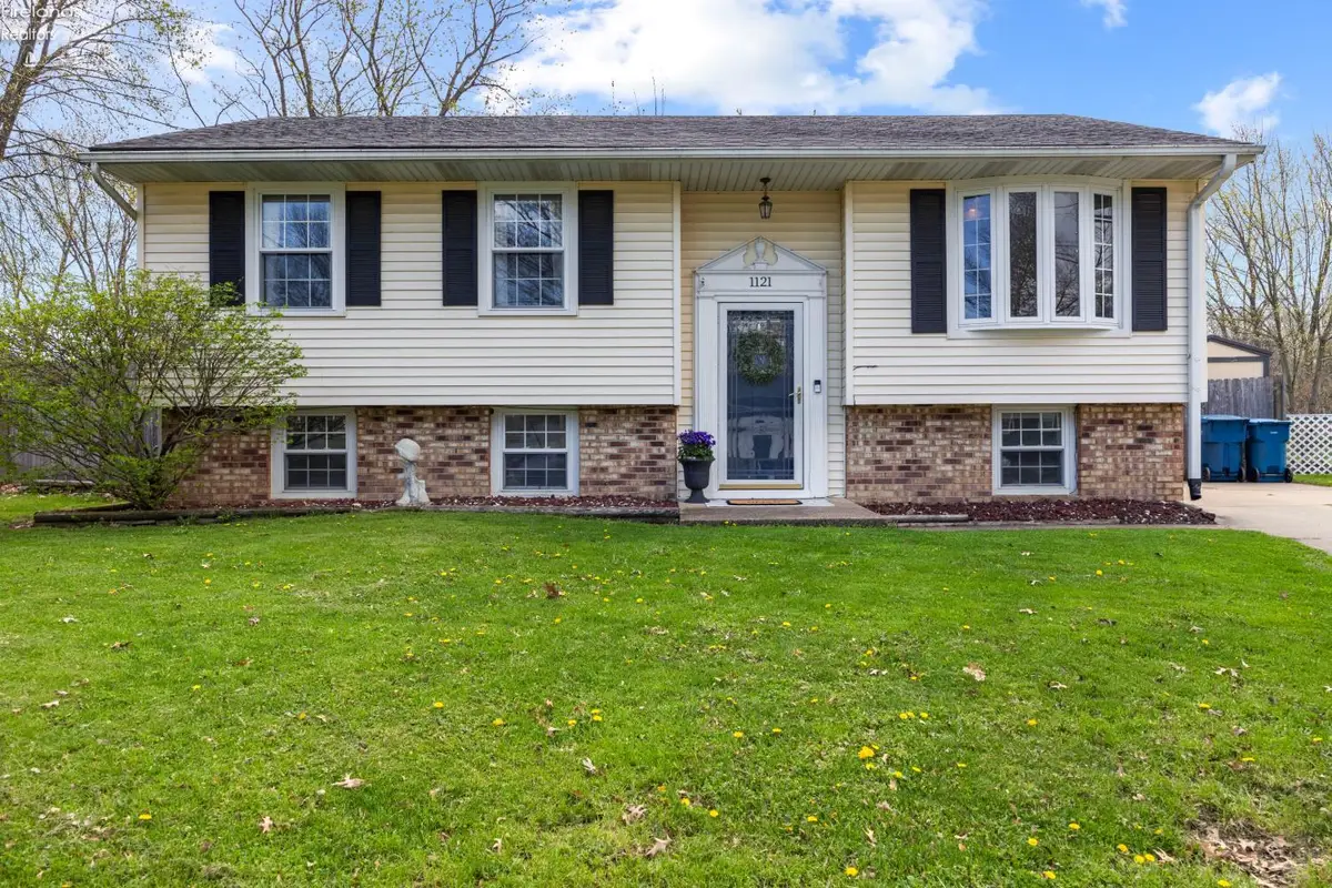 1121 Oakwood Drive, Vermilion, OH 44089 - #1
