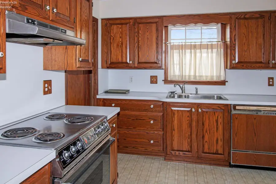 325 Jefferson Street, Port Clinton, OH 43452 - #2