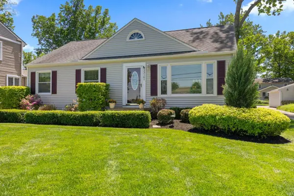 33161 Lake Road, Avon Lake, OH 44012