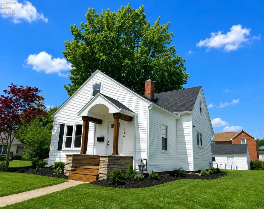216 S Buchanan Street, Fremont, OH 43420 - #3