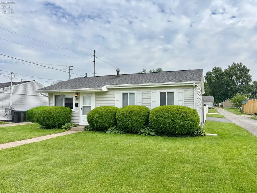 420 Moore Avenue, Bellevue, OH 44811 - #2