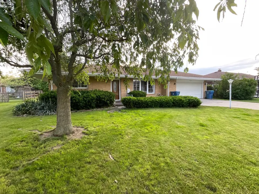209 Parkview Drive, Walbridge, OH 43465 - #2