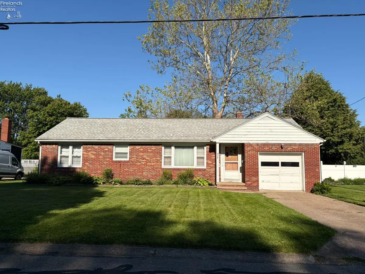 527 Washington Avenue, Huron, OH 44839 - #1