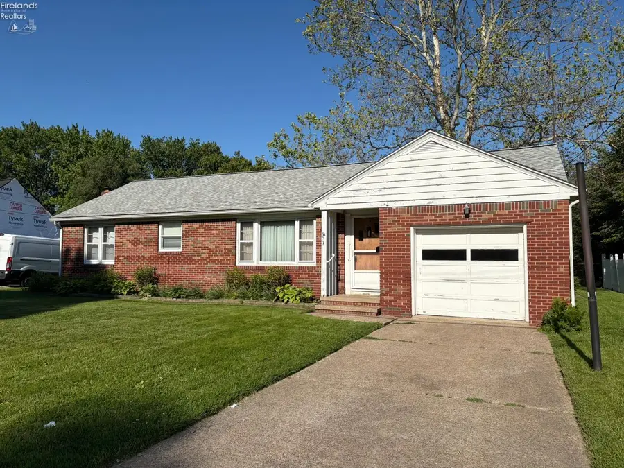527 Washington Avenue, Huron, OH 44839 - #2