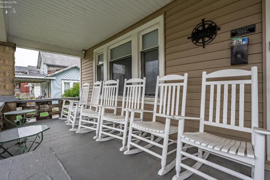 302 W 2nd Street, Port Clinton, OH 43452 - #2