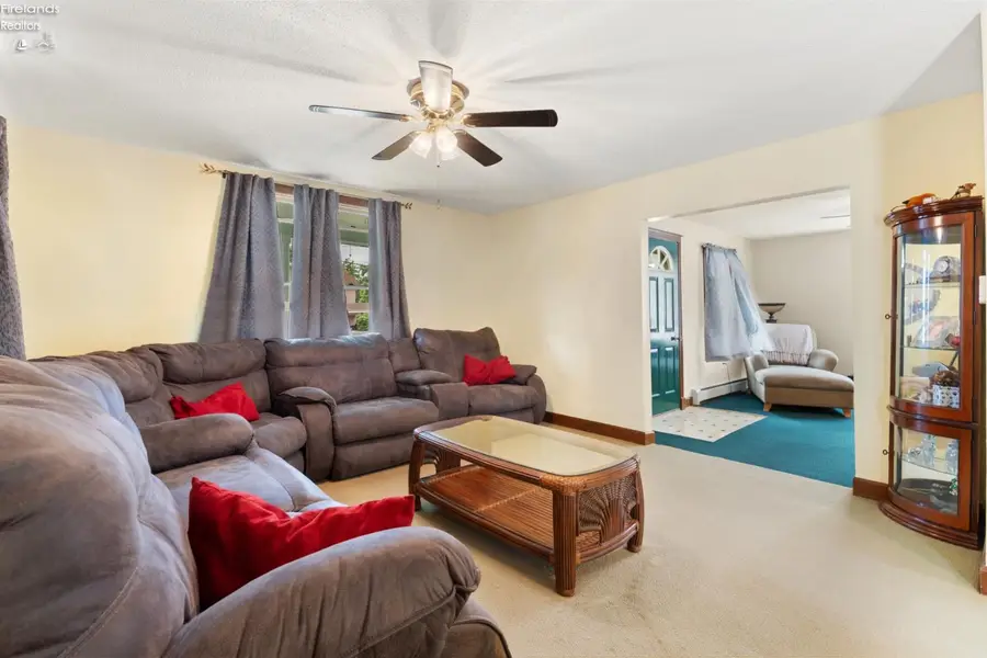120 W Park Street, Oak Harbor, OH 43449 - #2