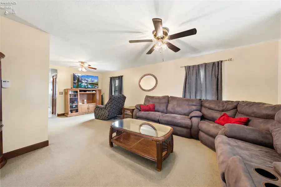 120 W Park Street, Oak Harbor, OH 43449 - #3