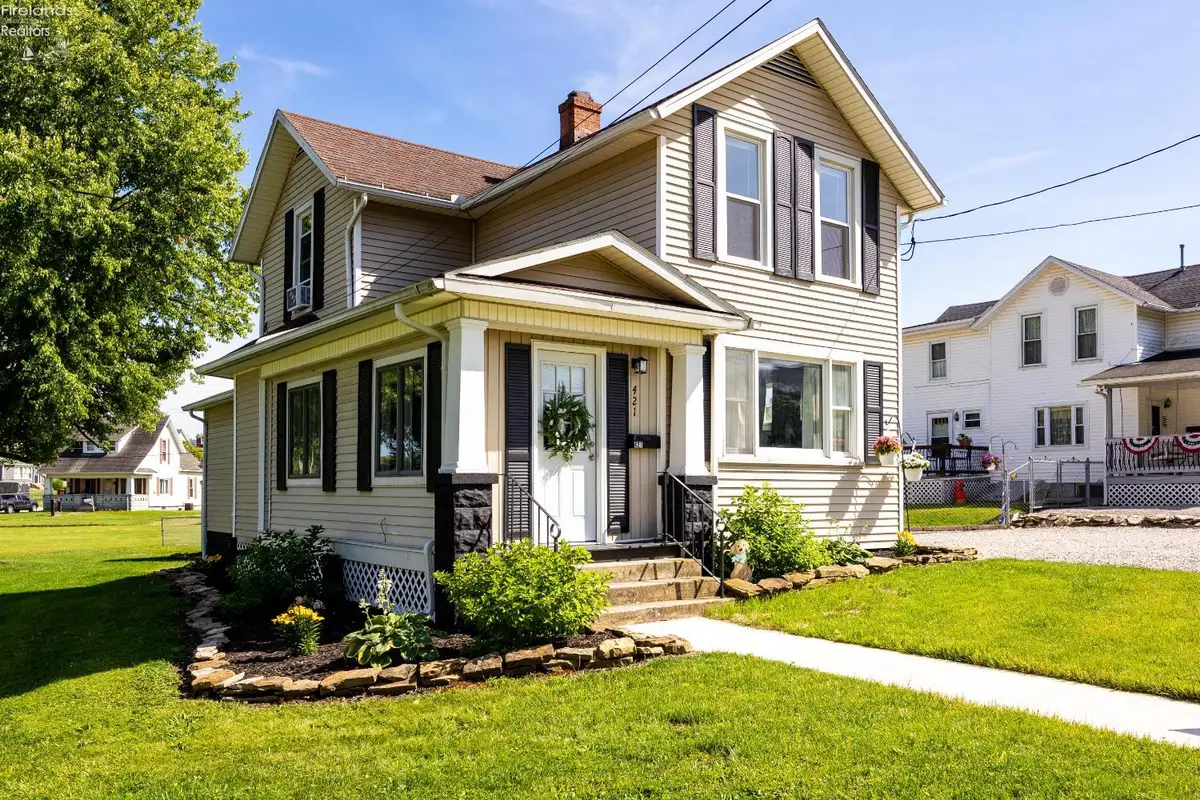 421 Kilbourne Street, Bellevue, OH 44811 - #1