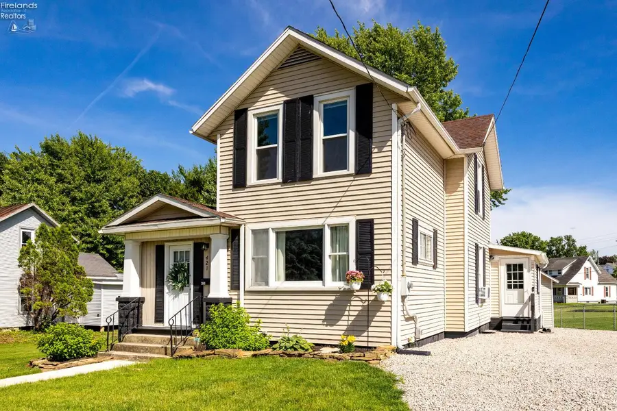 421 Kilbourne Street, Bellevue, OH 44811 - #3