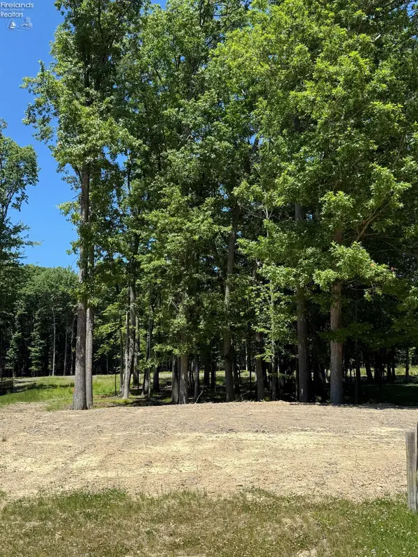 1 Ridgeview Drive, Vermilion, OH 44089