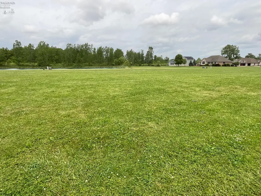 2124 Pinehurst Trail, Fremont, OH 43420 - #2