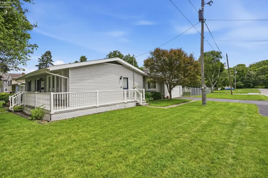 2227 Washington Ave, Findlay, OH 45840 - #2