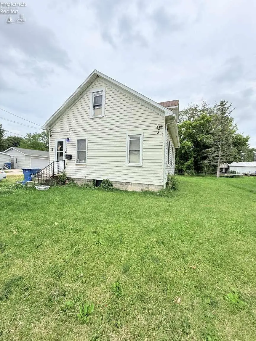 334 N Locust Street, Oak Harbor, OH 43449 - #2