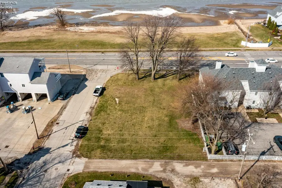 1506 E Perry Street, Port Clinton, OH 43452 - #2