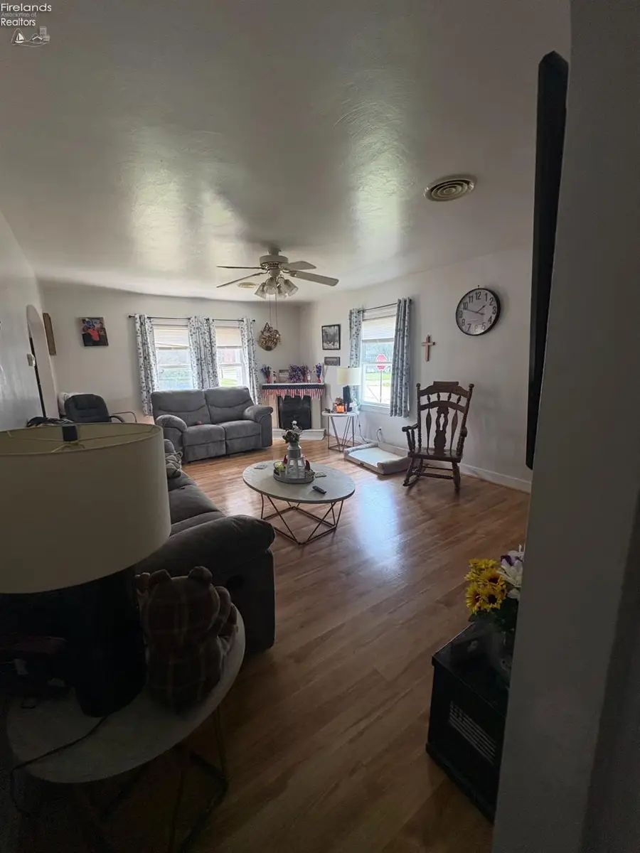 158 Sheffield Street, Bellevue, OH 44811 - #2
