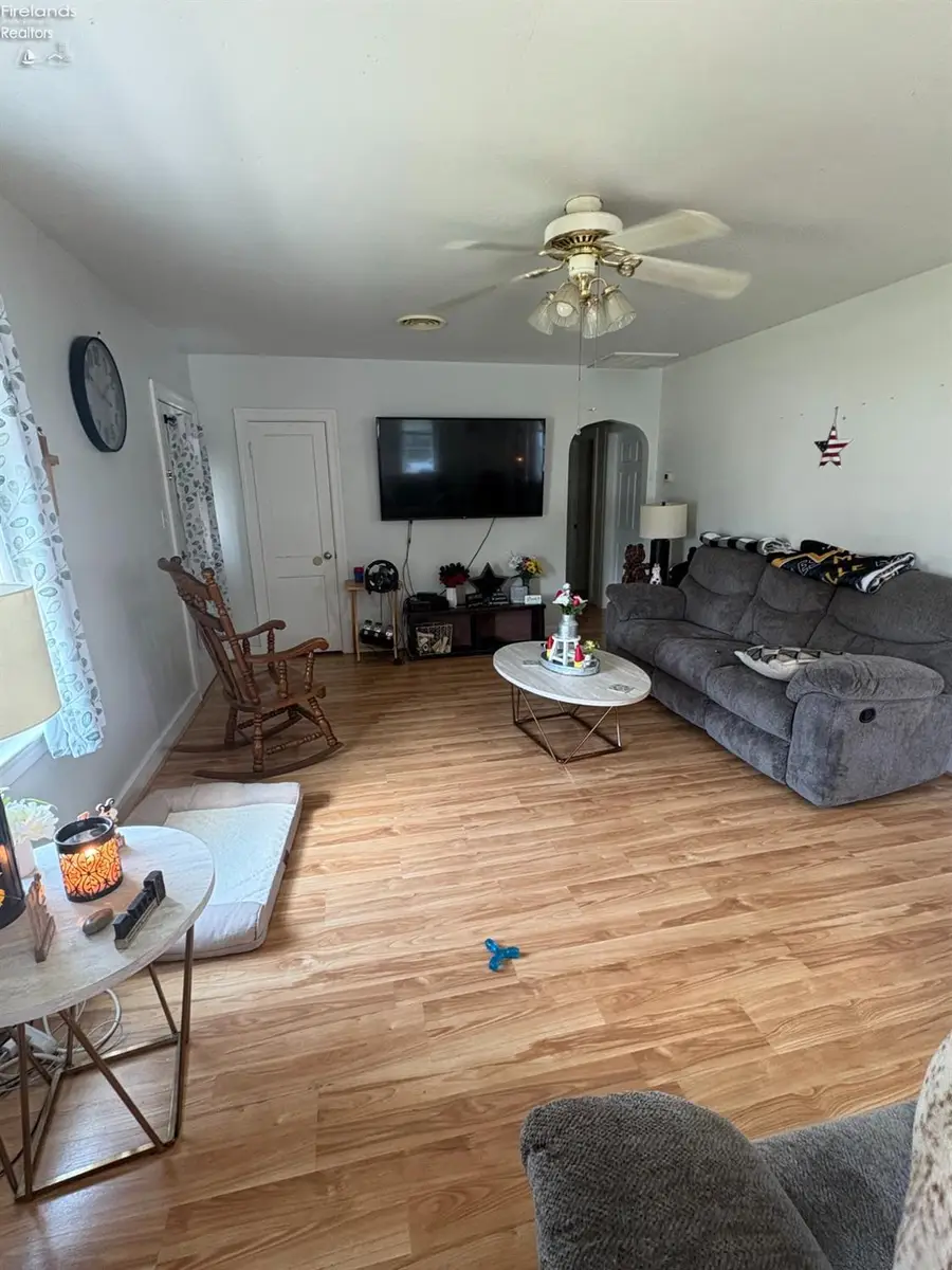 158 Sheffield Street, Bellevue, OH 44811 - #3