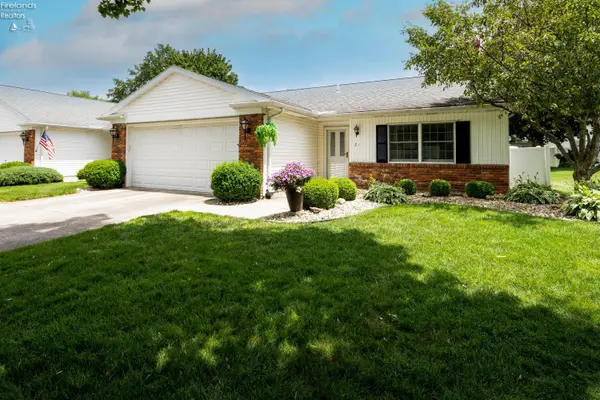 21 Brookview Drive, Fremont, OH 43420