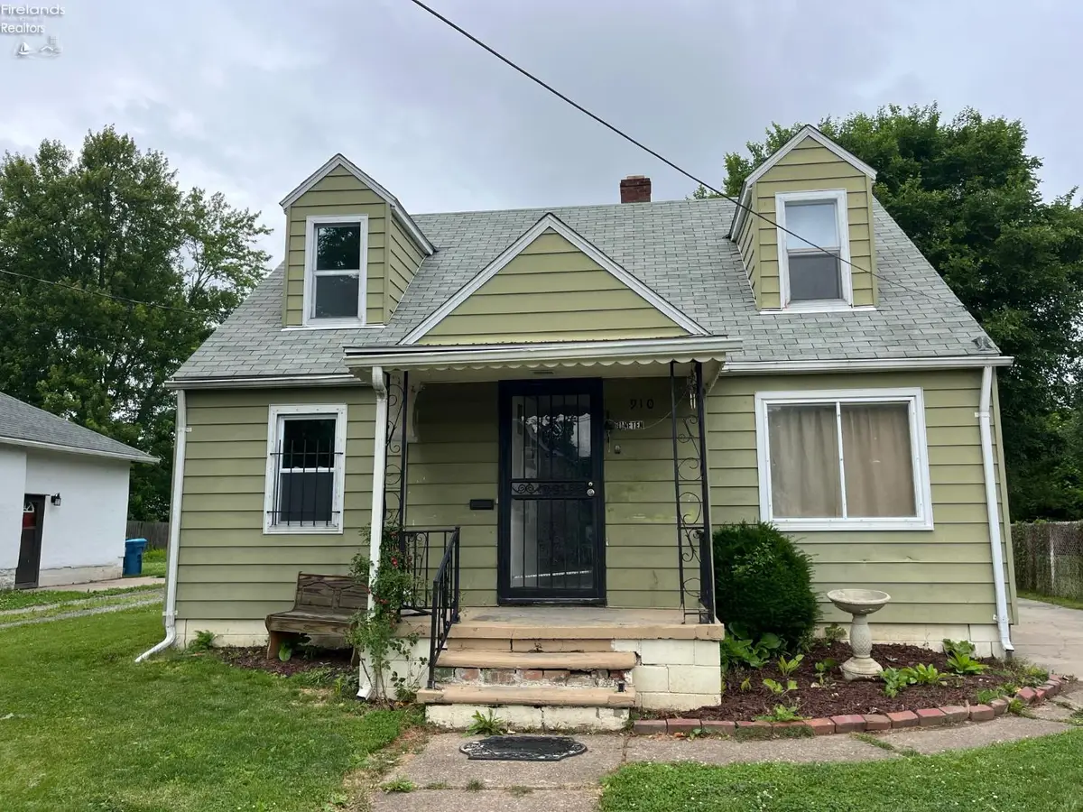 910 W 17th, Lorain, OH 44052 - #1