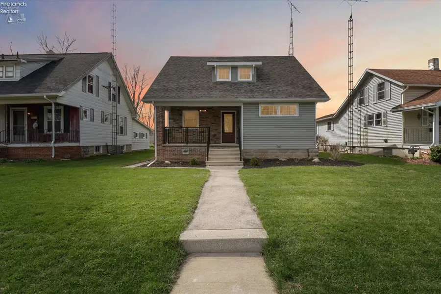 547 N Church Street, Oak Harbor, OH 43449 - #3