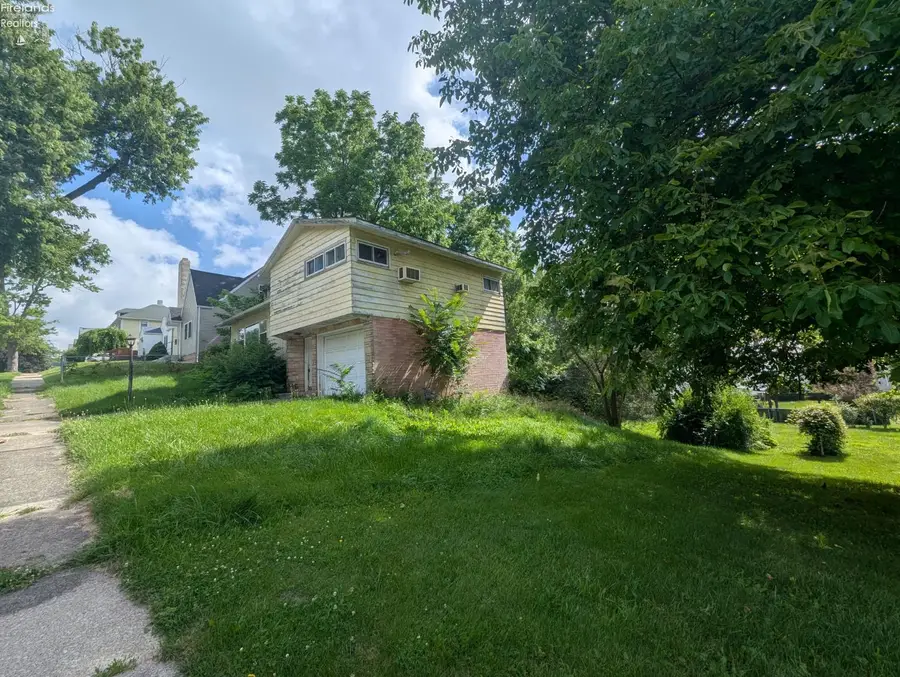 613 S Wood Street, Fremont, OH 43420 - #2
