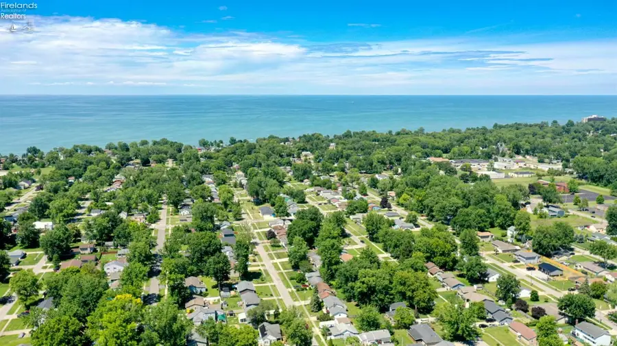 853 Alameda Avenue, Sheffield Lake, OH 44054 - #2