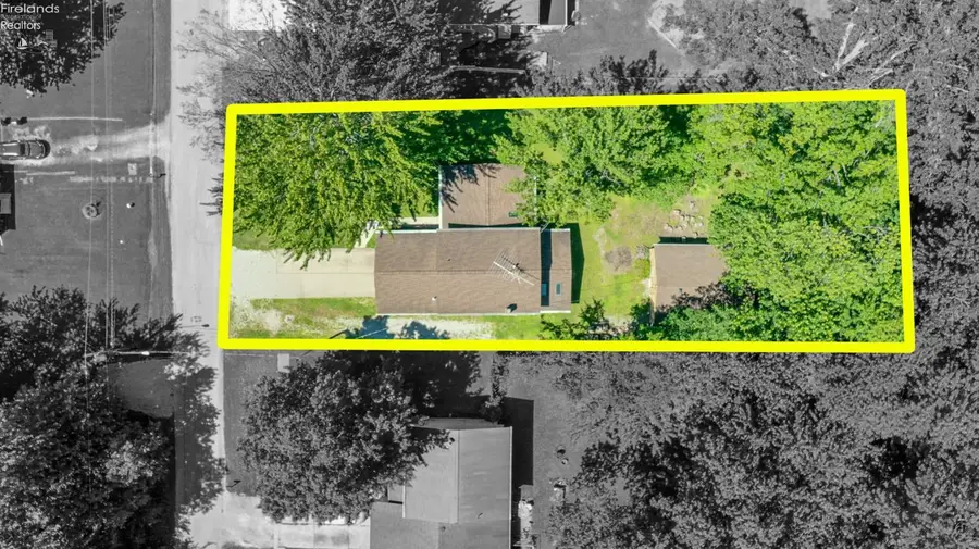 853 Alameda Avenue, Sheffield Lake, OH 44054 - #3