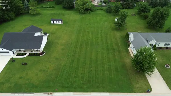 45 Pleasant Drive, Fremont, OH 43420