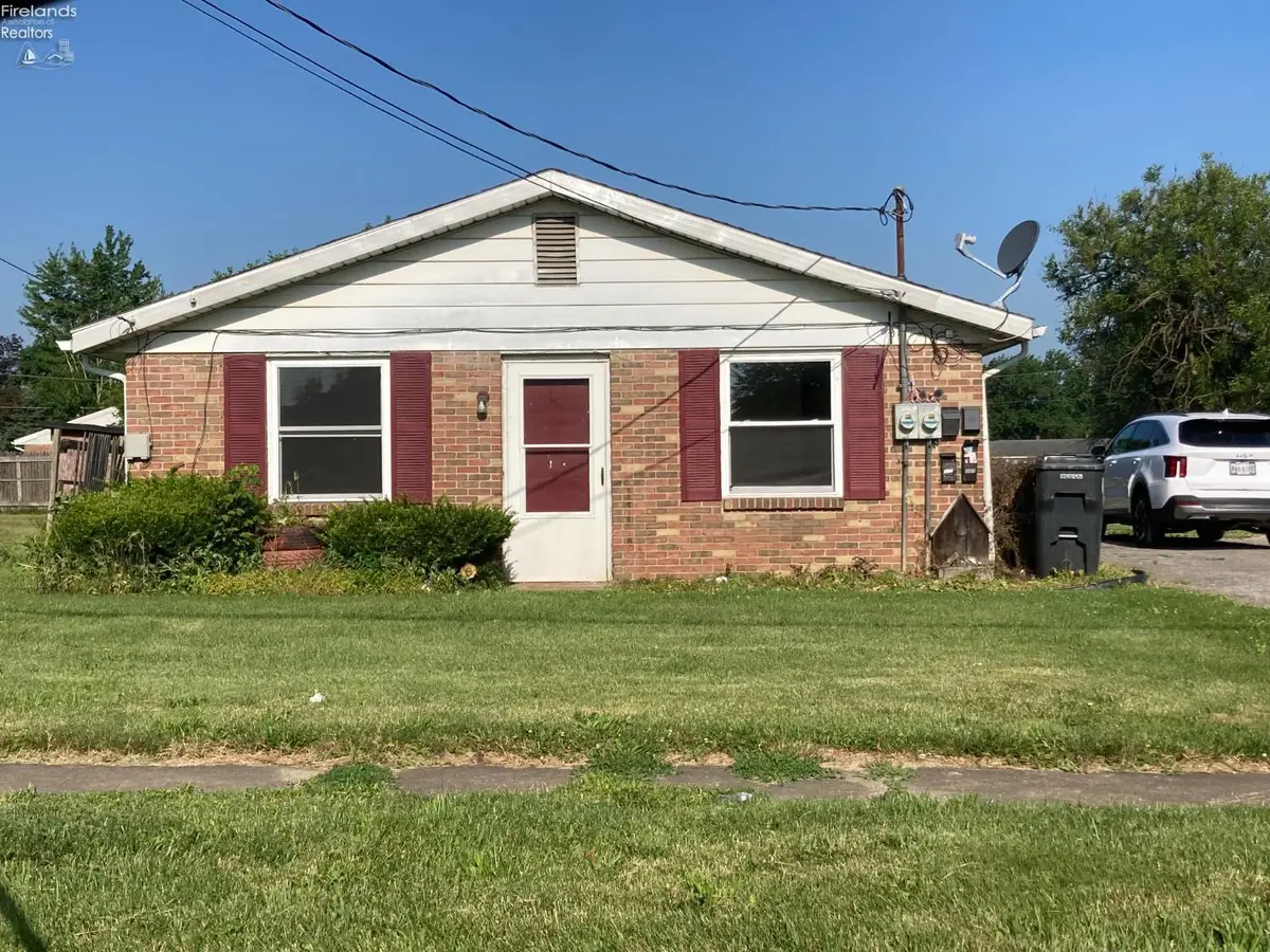 327 Keefer, Willard, OH 44890 - #1