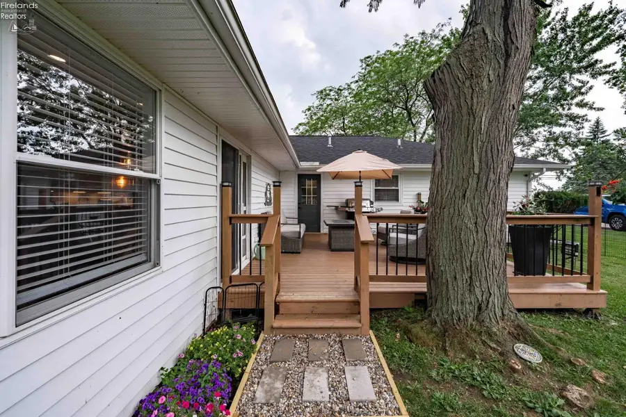 438 E Water Street, Oak Harbor, OH 43449 - #3