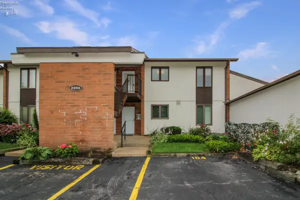2594 E Sun Valley Drive #204, Port Clinton, OH 43452