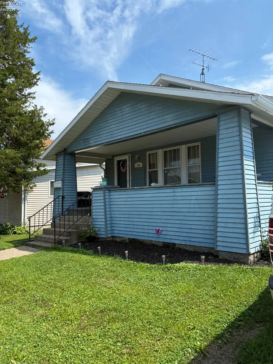 424 E 7th Street, Port Clinton, OH 43452 - #2