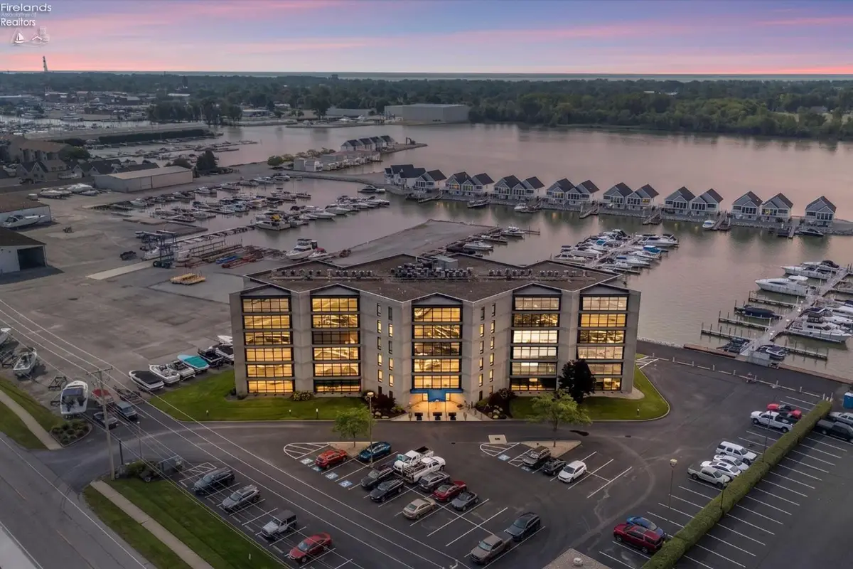 711 W Lakeshore Drive #203, Port Clinton, OH 43452 - #1