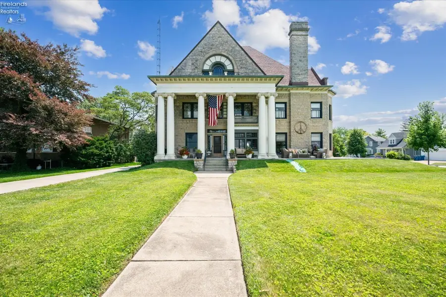 504 E Perry Street, Port Clinton, OH 43452 - #3