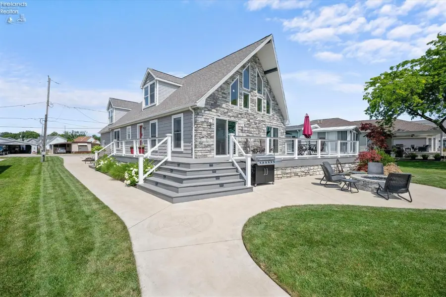 1531 N Compass Avenue, Port Clinton, OH 43452 - #3