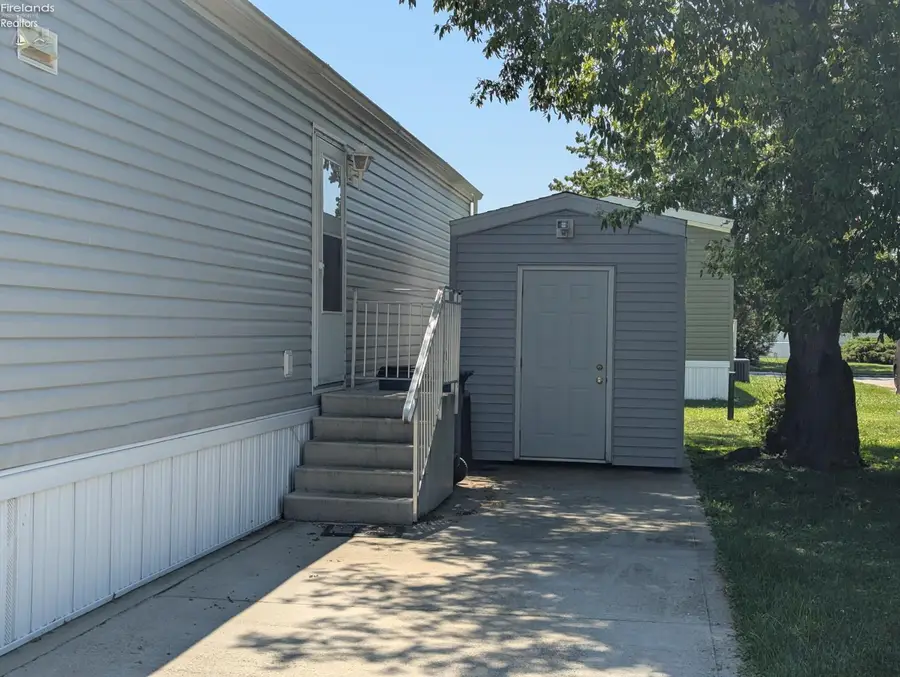1727 S Morningside Drive, Port Clinton, OH 43452 - #3