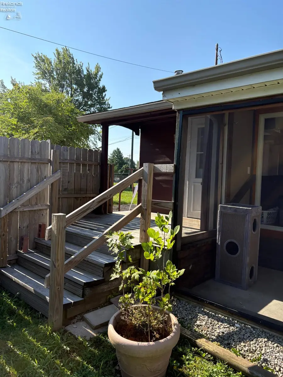 208 W Washington Street, Oak Harbor, OH 43449 - #3