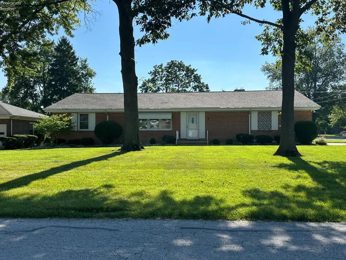 8 Lincoln Road, Tiffin, OH 44883 - #1
